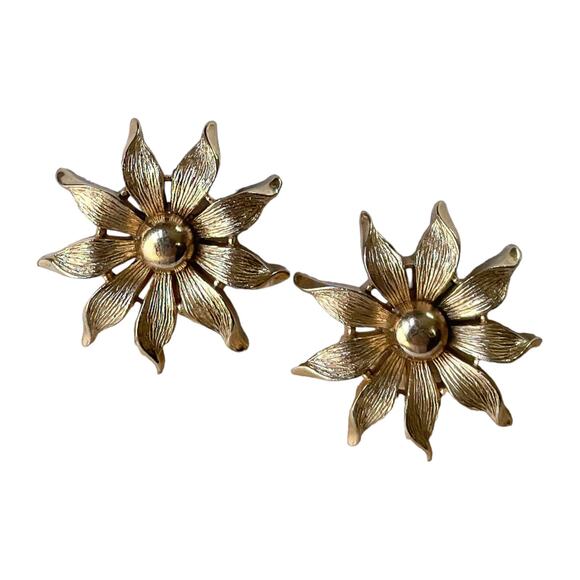 1960s Crown Trifari Gold Plated Vintage Flower Floral  Feminine Clip Earrings - Picture 1 of 4